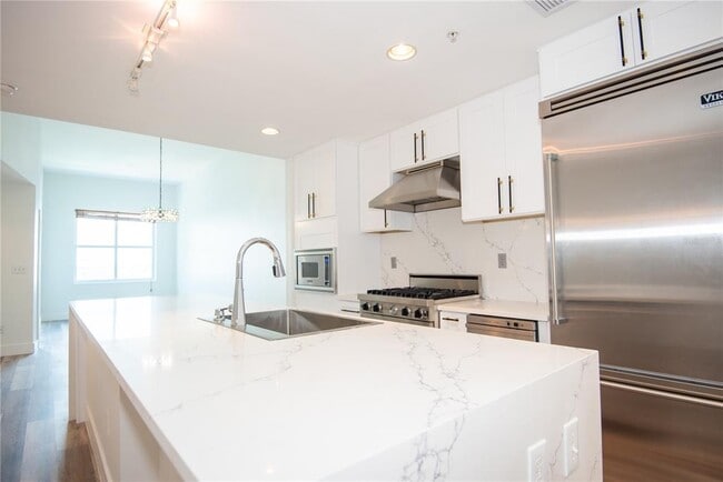 Building Photo - 1208 E Kennedy Blvd