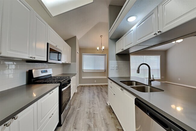 Building Photo - 17326 Masonridge Dr