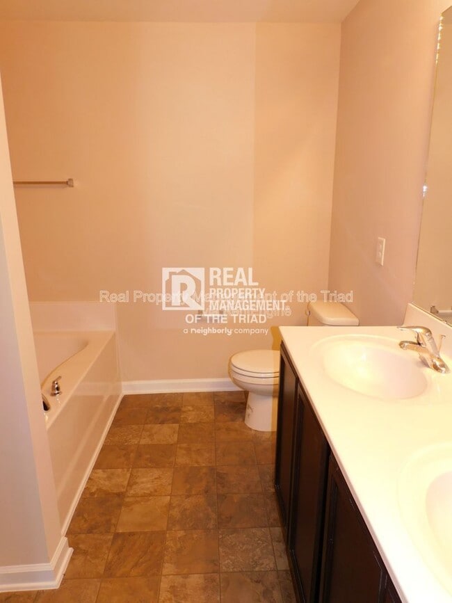 Building Photo - 10 Loblolly Ct