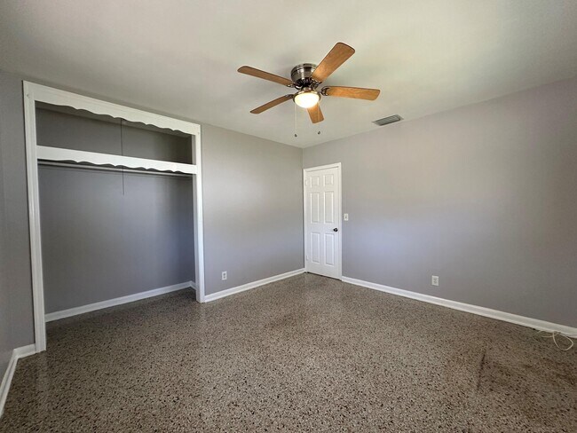 Building Photo - 415 49th St