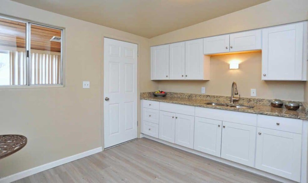 kitchen - 1222 E Lee St