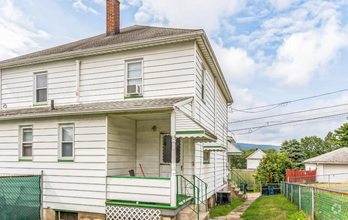 Building Photo - 2 Bedroom Row House in Hanover Township Re...