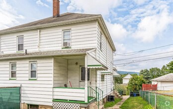 Building Photo - 2 Bedroom Row House Ready For You To Make ...