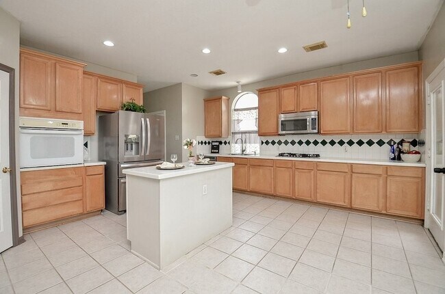 Building Photo - 2515 Lansing Cir