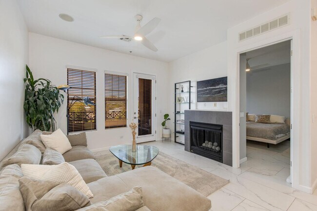 Building Photo - 7291 N Scottsdale Rd