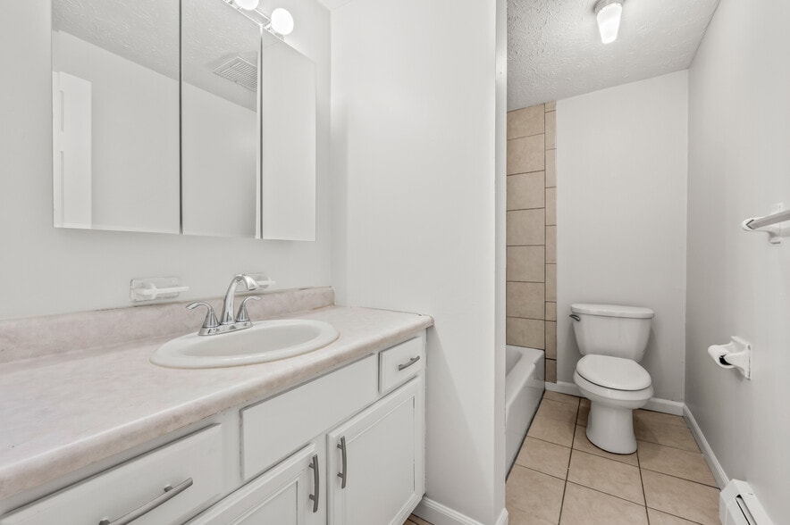 Building Photo - 343 Oakland St