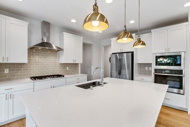 Building Photo - Spacious Two-Story in Port Orchard