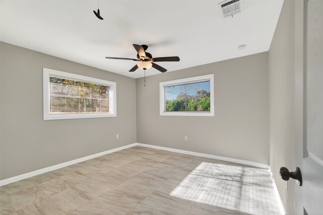 Building Photo - 7814 Pin Oak Dr