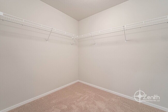 Building Photo - 2608 S White Salmon Dr