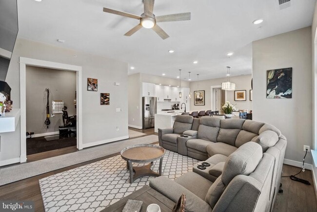 Building Photo - 5 Stationmaster St SE