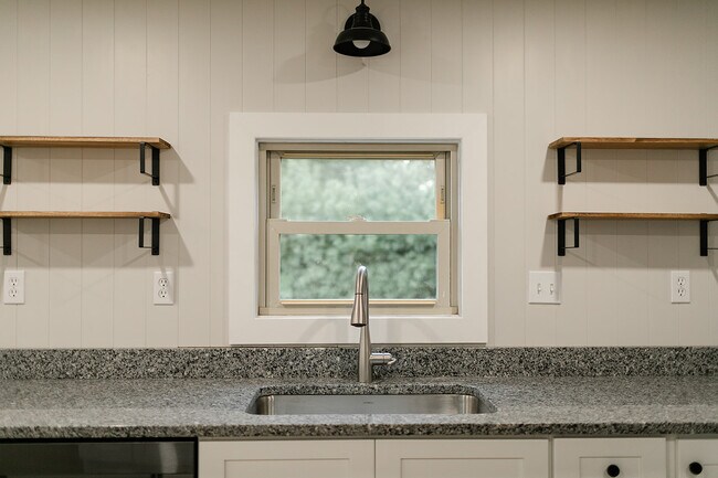 Building Photo - 1745 State St