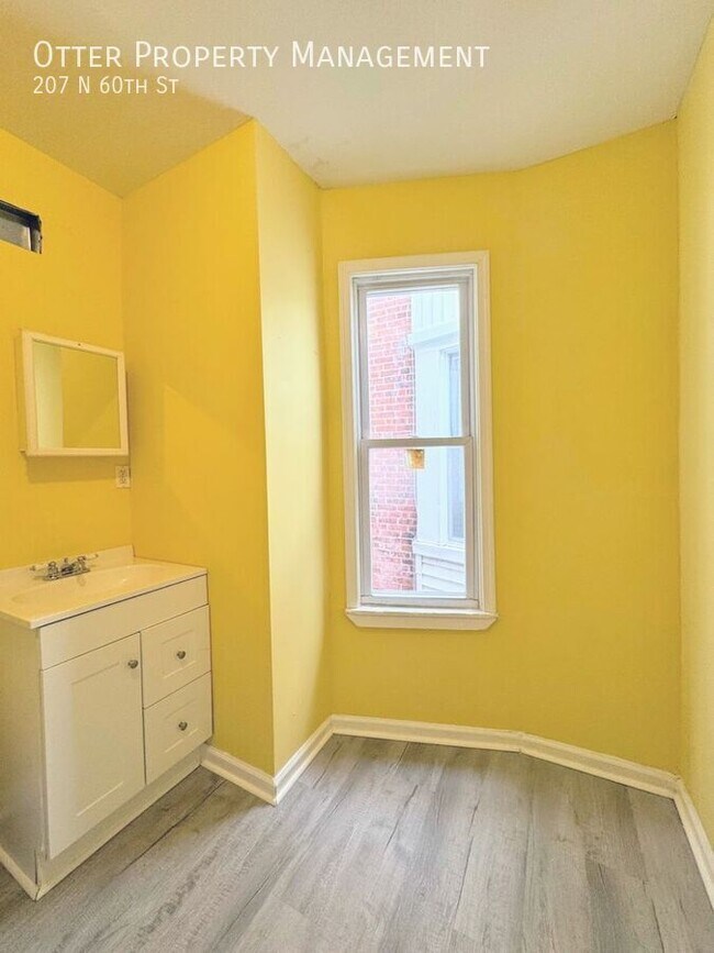 Building Photo - 207 N 60th St