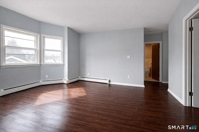 Building Photo - 230 N Main St