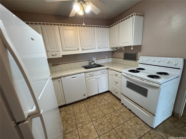 Building Photo - 1600 Wilikina Dr