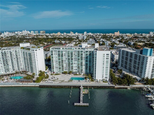 Building Photo - 1000 West Ave