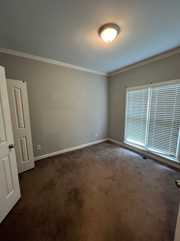 Building Photo - 2234 Londonderry Dr