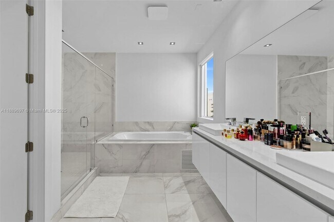 Building Photo - 9730 NW 75th Terrace
