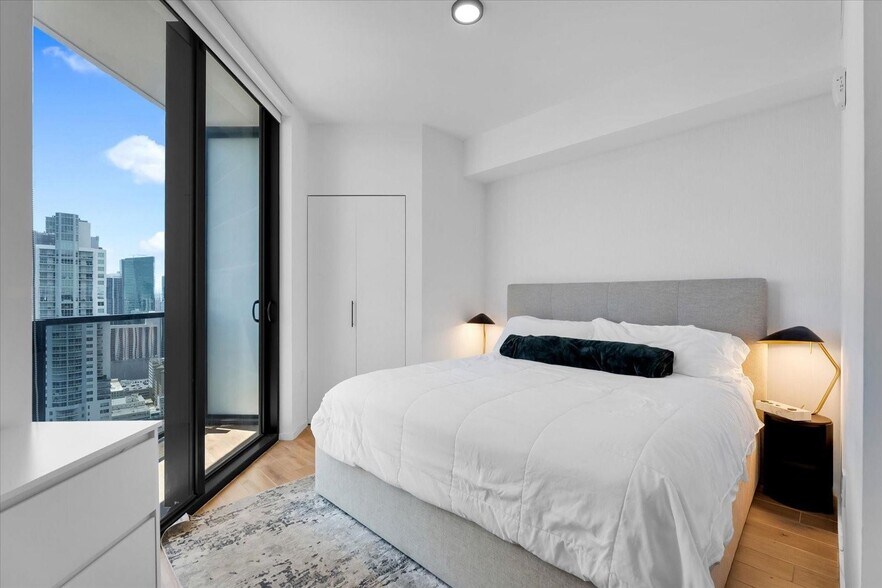 Building Photo - 398 NE 5th St