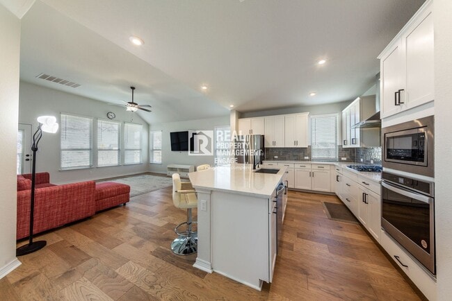 Building Photo - 2105 Bonavista Wy