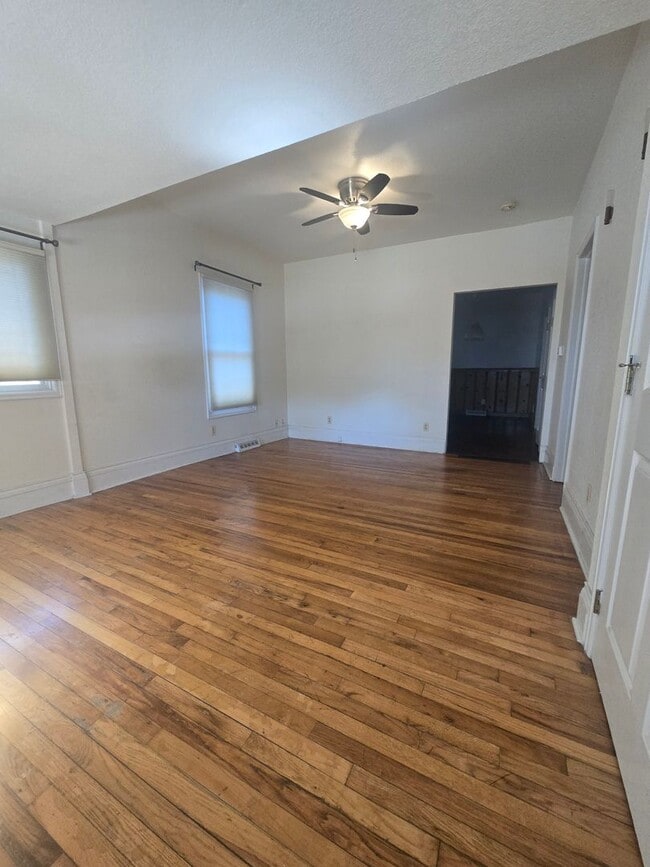 Building Photo - Spacious and Bright 3B Home in Longmont Available NOW! Great Location!