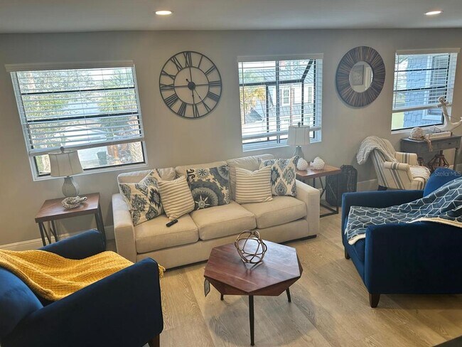 Building Photo - 244 Lexington Dr