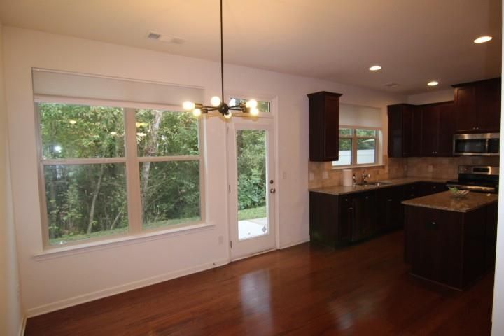 Building Photo - 5850 Vinyard Ln