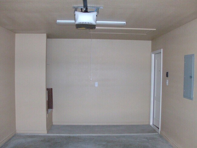 Building Photo - 3 bedroom 2 bath Duplex off Bunny Trail Killeen