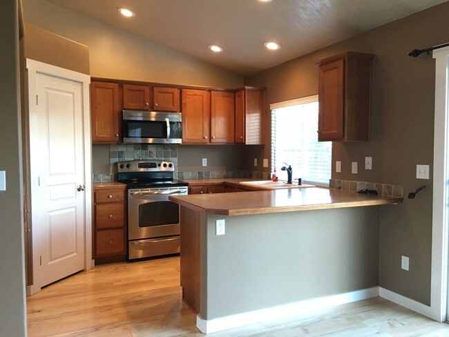 Building Photo - Perfect 4 bed 2.5 ba home in the desirable...