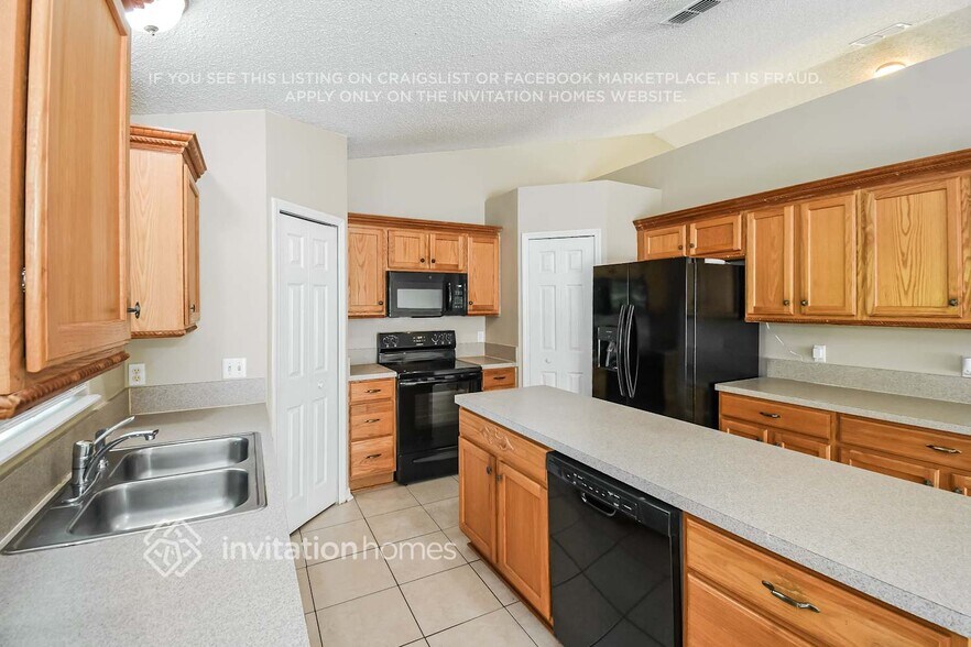 Building Photo - 4024 Half Moon Cir