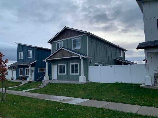 Primary Photo - Post Falls Crown Pointe Home