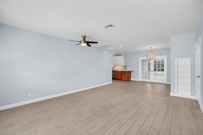 Building Photo - Beautiful home in quiet neighborhood