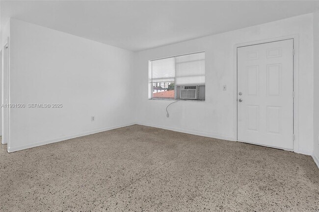 Building Photo - 644 SW 10th St