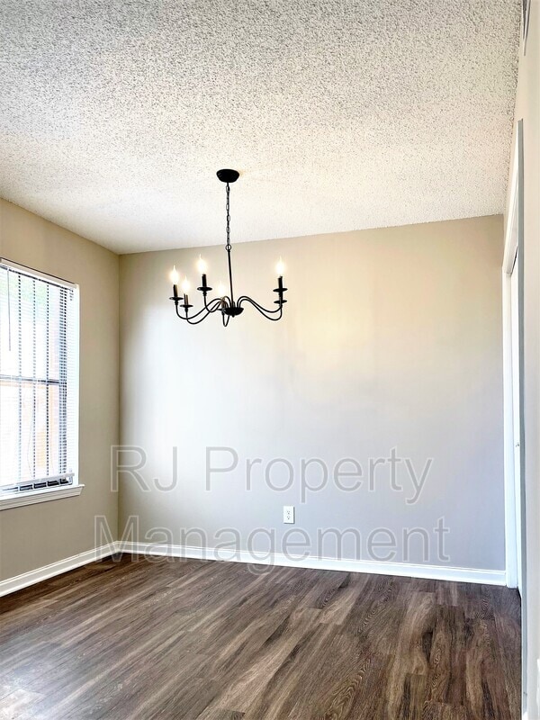 Building Photo - 2344 N Orchid Dr