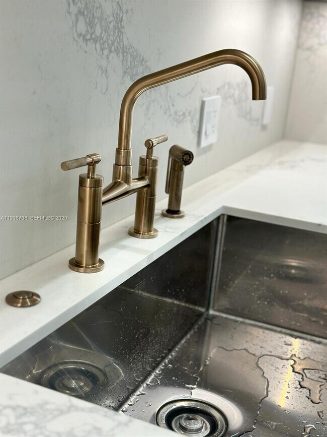 Building Photo - 737 Crandon Blvd