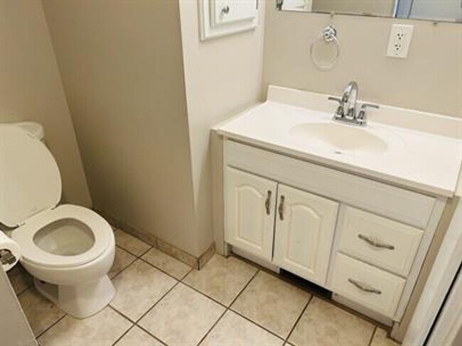 Building Photo - 3/2 Available Now