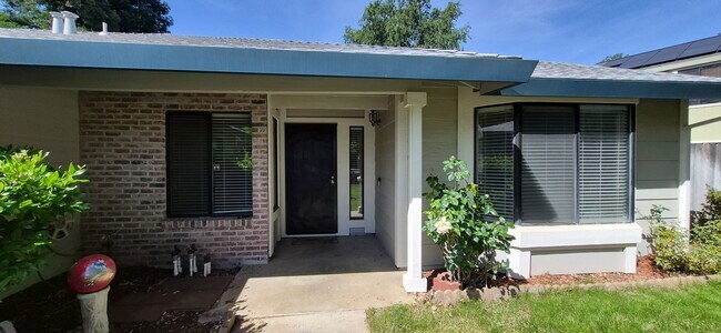 Building Photo - 642 Silvertop Way