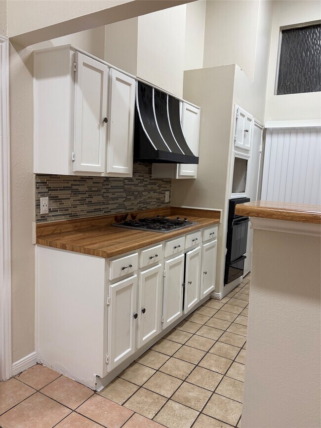 Building Photo - 7659 Alcomita Dr