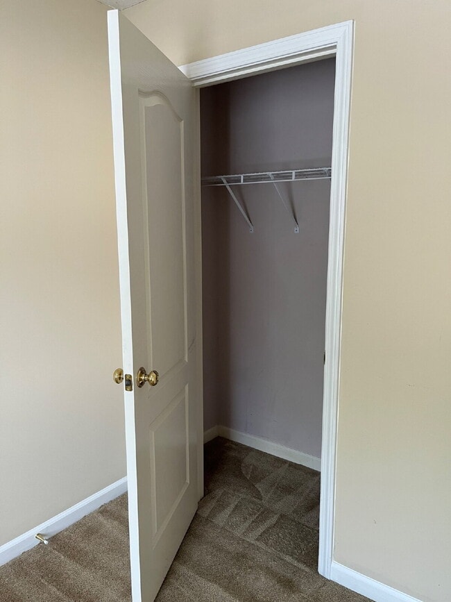Building Photo - "Charming 2-Bedroom Townhouse with 2.5 Baths in Murfreesboro – Spacious 1,290 Sq Ft Living!"
