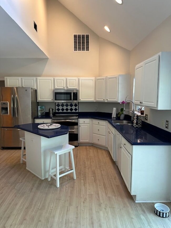 Building Photo - 5 Bridle Ct