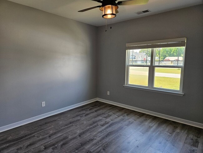 Building Photo - 3 Bedroom, 2 bath unfurnished home located in Bridgeport Community in Sneads Ferry