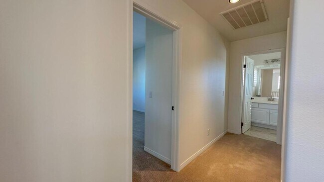 Building Photo - 9 Yale Ct