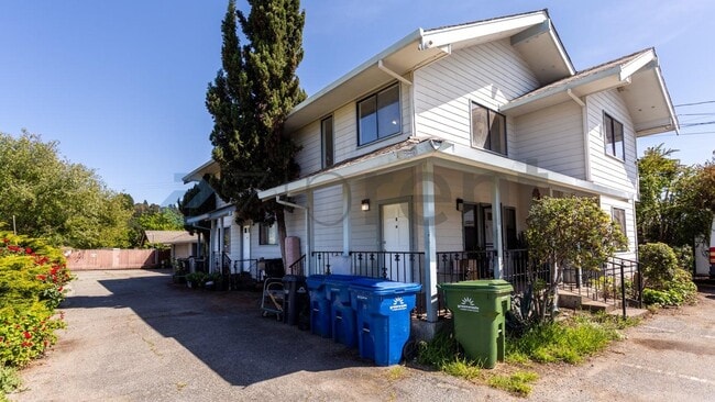 Building Photo - 196 Browns Valley Rd