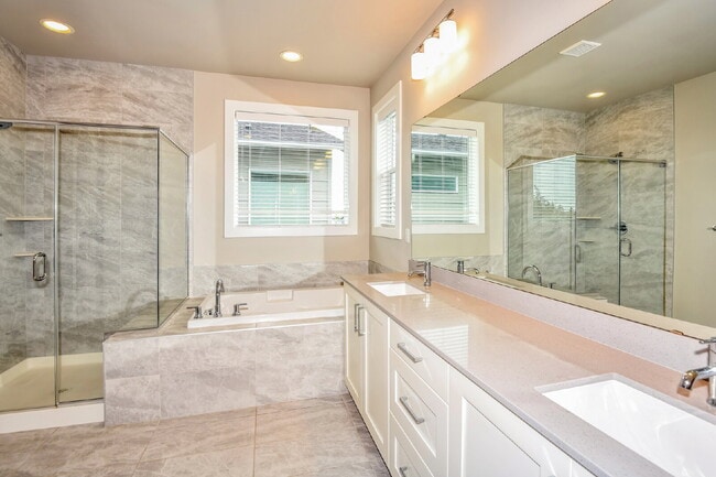 Building Photo - FOR RENT- AVAILABLE NOW! -  Modern 4-Bedroom Home with A/C in Bothell's Grove North Community
