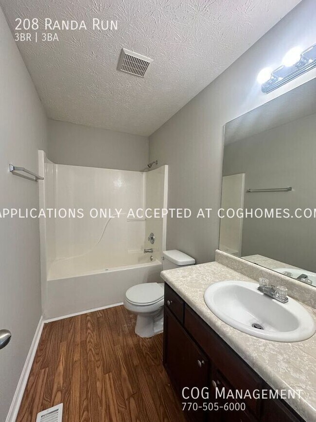 Building Photo - 208 Randa Run