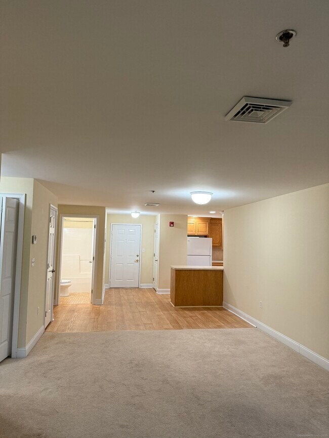 Building Photo - 380 Main St