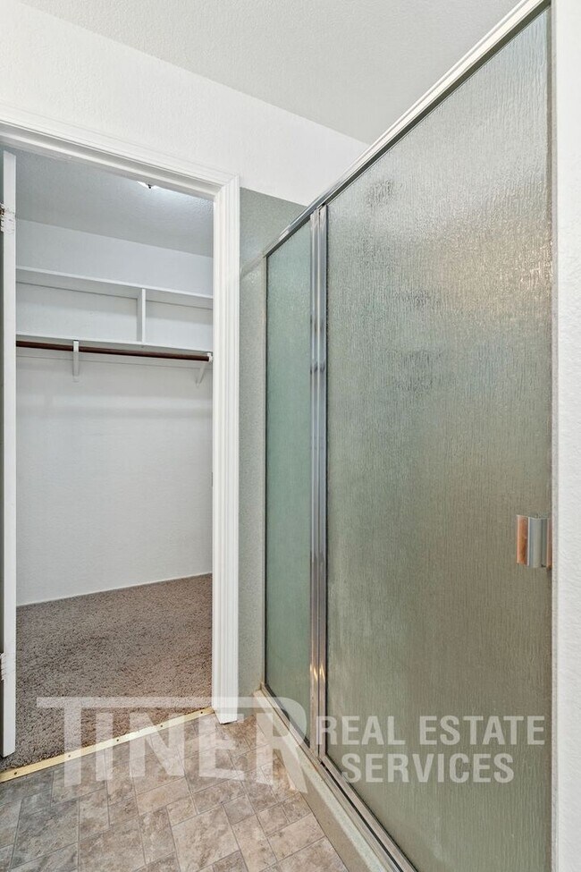 Building Photo - 3065 Cerro Cir