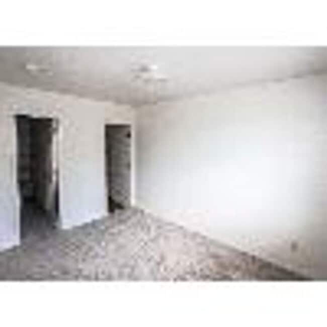 Building Photo - 8100 E Lakeshore Dr