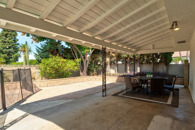 Building Photo - 700 S Yorba St