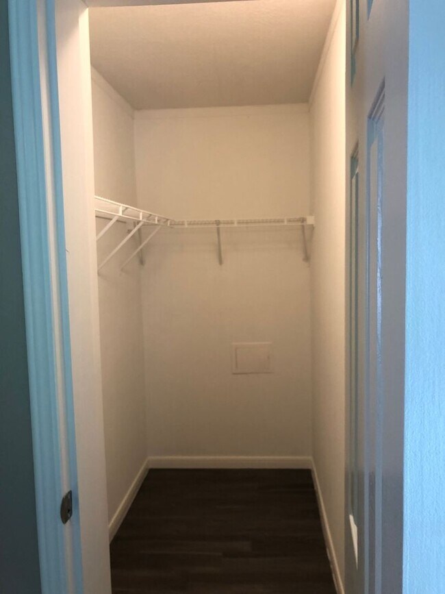 Building Photo - 109 Varsity Dr
