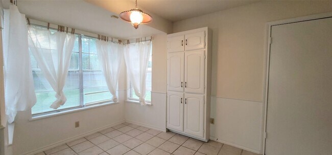 Building Photo - 5624 Woodway Dr